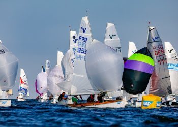 Las tripulaciones viguesas se afianzan en la lucha por la plata y el bronce en el Mundial de Vaurien