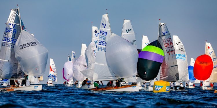 Las tripulaciones viguesas se afianzan en la lucha por la plata y el bronce en el Mundial de Vaurien
