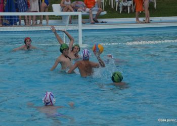 Los torneos de waterpolo del Náutico se reparten entre Bilbao, A Coruña y Vigo
