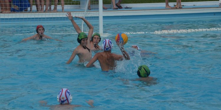 Los torneos de waterpolo del Náutico se reparten entre Bilbao, A Coruña y Vigo