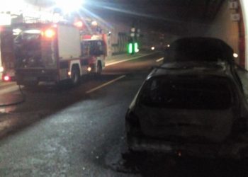 Los cuatro ocupantes del coche que ardió en el túnel de A Cañiza lograron salir ilesos