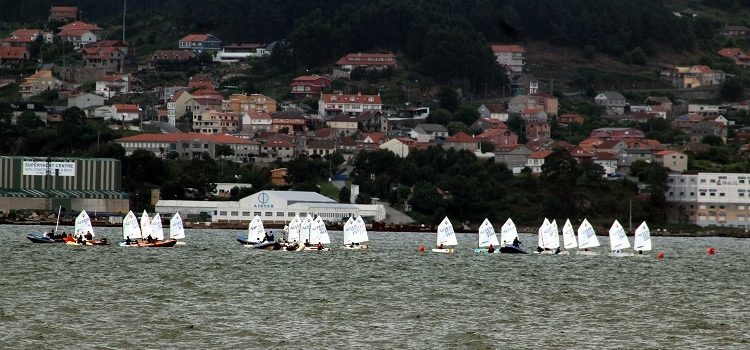 Sanxenxo, Vigo y Canido mandan en el Gallego de Optimist por equipos