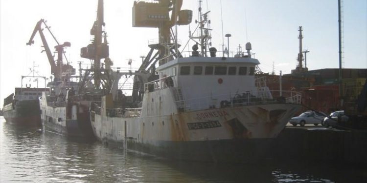 Un muerto y un desaparecido tras hundirse en Argentina un barco con base en Vigo