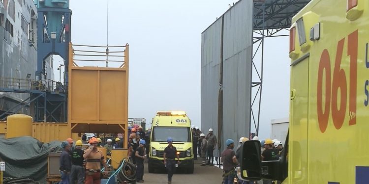 Trasladan a Povisa a un operario que sufrió un accidente laboral en Metalships