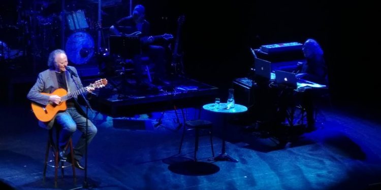 Joan Manuel Serrat cancela su concierto en Vigo debido a una larigintis