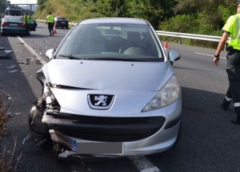 Un conductor de 74 años provoca un accidente al conducir en sentido contrario por la AP-9