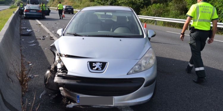 Un conductor de 74 años provoca un accidente al conducir en sentido contrario por la AP-9