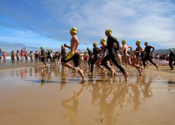 Nigrán reunirá este domingo a cerca de 500 nadadores en la travesía a nado Costa Serena