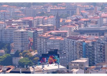 Grafitis de Vigo en la distancia