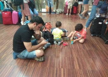 La odisea de una pareja viguesa y sus niños de 1 y 4 años por la cancelación de Ryanair