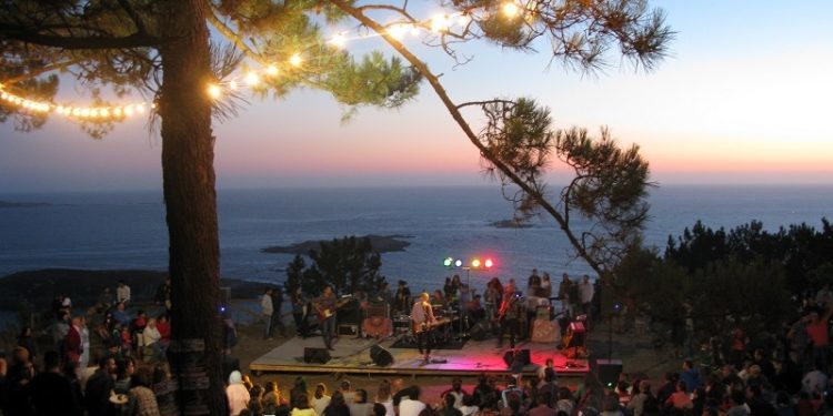 Grupos locais nun festival gratuíto coa mellor posta de Sol desde Monteferro