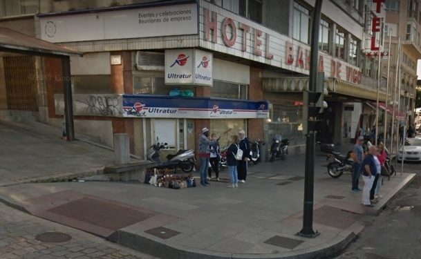 Decomisan 22 bolsos falsificados en la zona del Náutico tras una inspección en puestos ambulantes