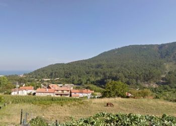 Rescatan a un menor que sufrió un caída en una zona de difícil acceso en Mougás