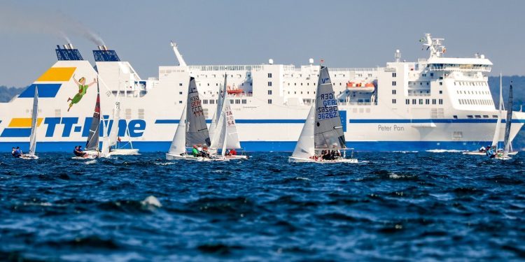 La flota viguesa mantiene intactas sus opciones a ganar todo en el Mundial de Vaurien