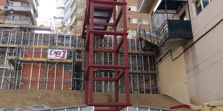 Marqués de Valterra gana una plaza con mural y ascensor y dice adiós a “un vertedero”