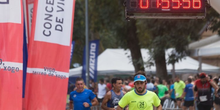 24 horas ininterrompidas de atletismo en Castrelos coa solidariedade por bandeira