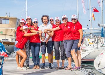 Una tripulación femenina de la Armada Española, en el Príncipe de Asturias
