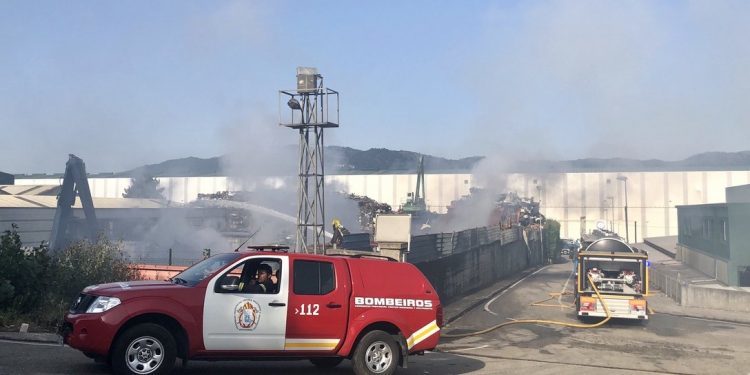 Alumisel reinicia la actividad después de que ardieran 600 toneladas de residuos