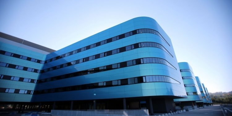 Os tempos máximos para operarse en Galicia derivan a Vigo a once pacientes da Coruña