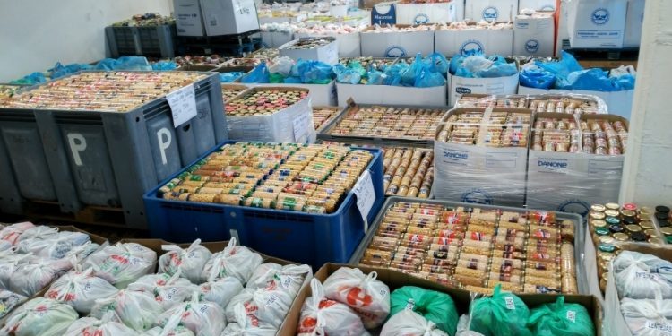 O Concello de Vigo acorda con cinco colectivos o reparto de alimentos