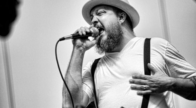 Josh Hoyer, finalista de la versión estadounidense de «La Voz», llega a Vigo