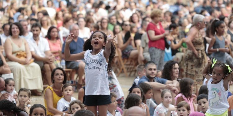 La programación infantil de Castrelos abarrota de familias el auditorio estos días