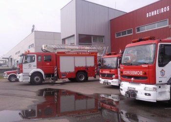 Herido al tocar un cable de alta tensión cuando reparaba un tejado en O Porriño