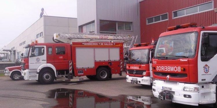Herido al tocar un cable de alta tensión cuando reparaba un tejado en O Porriño