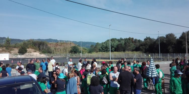 Indignación en Maderas Iglesias despois de que o conselleiro instara ao fin da folga