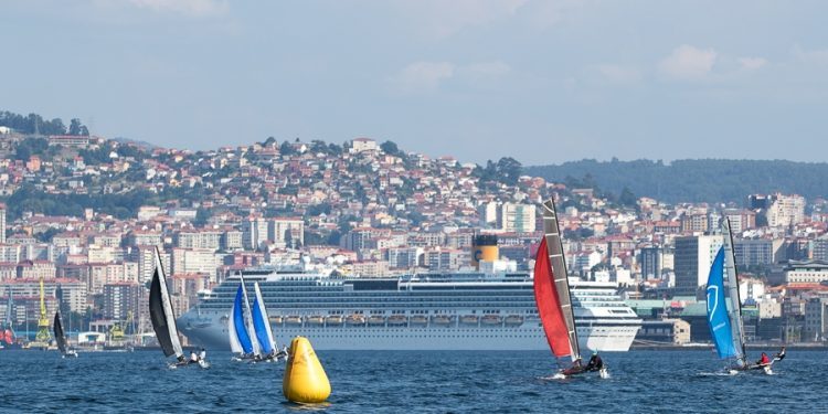Cataluña se mantiene al frente por segundo día en el Campeonato de España de catamaranes