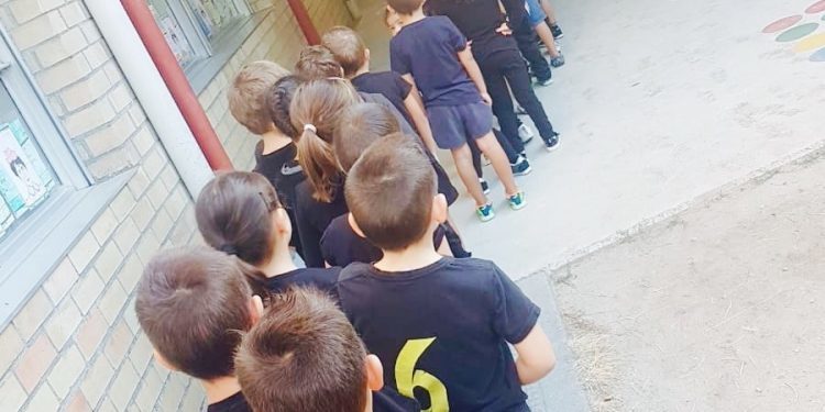 De luto al colegio por la “pérdida de calidad” de la enseñanza