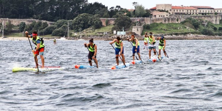 Baiona acoge Salitre Fest, la mayor cita de paddlesurf celebrada en España