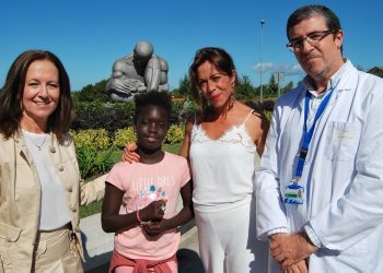 Agarimosa despedida a Salla, a nena senegalesa operada en Vigo tras un accidente de tráfico