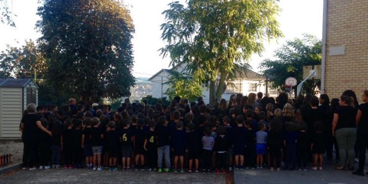 El CEIP de Cedeira vuelve a teñirse de negro y prepara una cacerolada