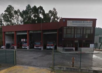 Un incendio arrasa un taller de reparación de embarcaciones en Moaña