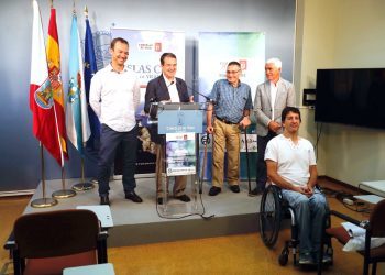 El Amfiv lleva el baloncesto en silla al centro de Vigo para homenajear a Pablo Beiro