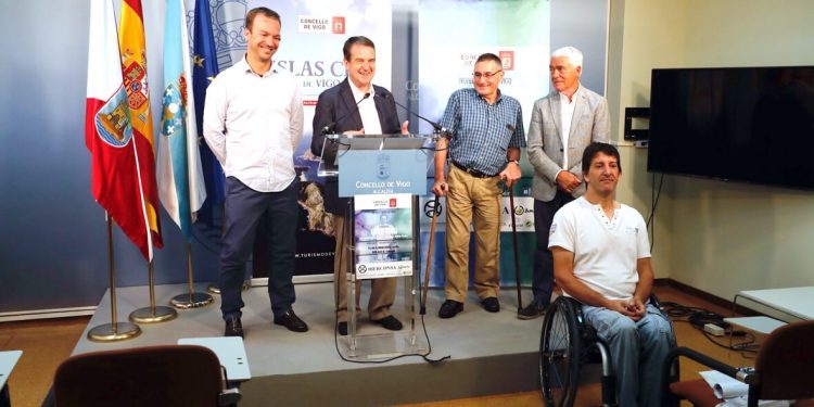 El Amfiv lleva el baloncesto en silla al centro de Vigo para homenajear a Pablo Beiro