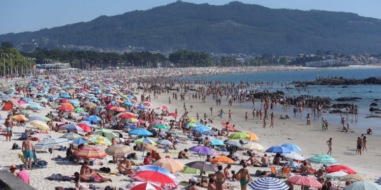 Tras un fin de semana tropical, las nubes llegan a Vigo