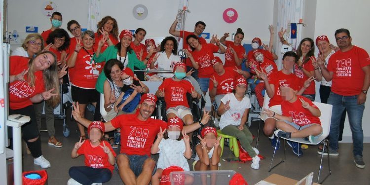 Mochilas cargadas de esperanza para los niños oncológicos del Cunqueiro