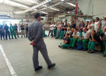 O persoal de Maderas Iglesias suspende a folga indefinida tras 24 días