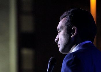 Miguel Lago “pone orden” en el teatro García Barbón