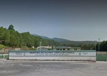 Tui precinta a grada do campo de fútbol municipal por desprendementos