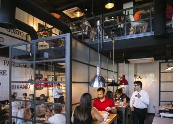 Un restaurante de Vigo celebra su apertura invitando a los 150 primeros en llegar