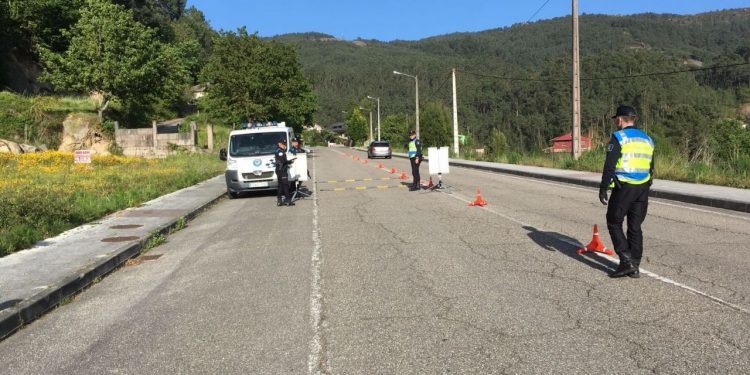 Cazan a unha muller conducindo ebria no Porriño co seu fillo de 12 anos no coche