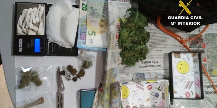 Detenido en Vincios por tráfico de drogas al ser sorprendido con estupefacientes en la terraza de un bar