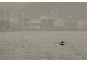 Un hombre en una barca