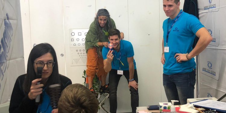 Abre Sus Ojos inicia las revisiones gratuitas de vista y oído en Vigo