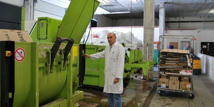 A Área Sanitaria de Vigo impulsa a reciclaxe dos residuos nos seus centros