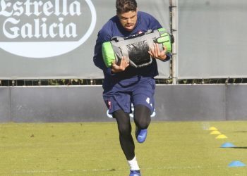 El vacile de los jugadores del Celta a cuenta de una foto de Néstor Araújo