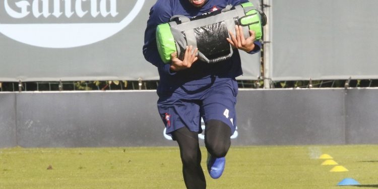 El vacile de los jugadores del Celta a cuenta de una foto de Néstor Araújo